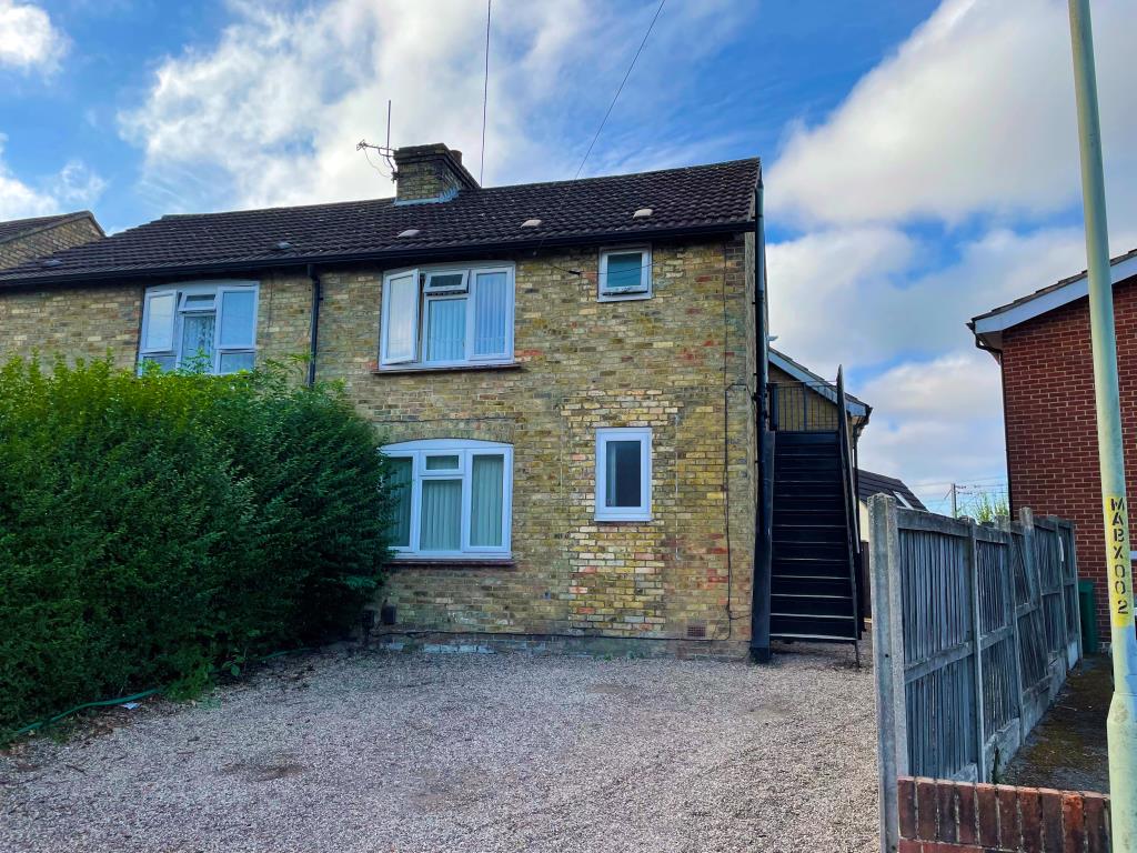 Lot: 67 - TWO WELL PRESENTED FLATS AND ANNEX, EACH WITH GARDEN -
